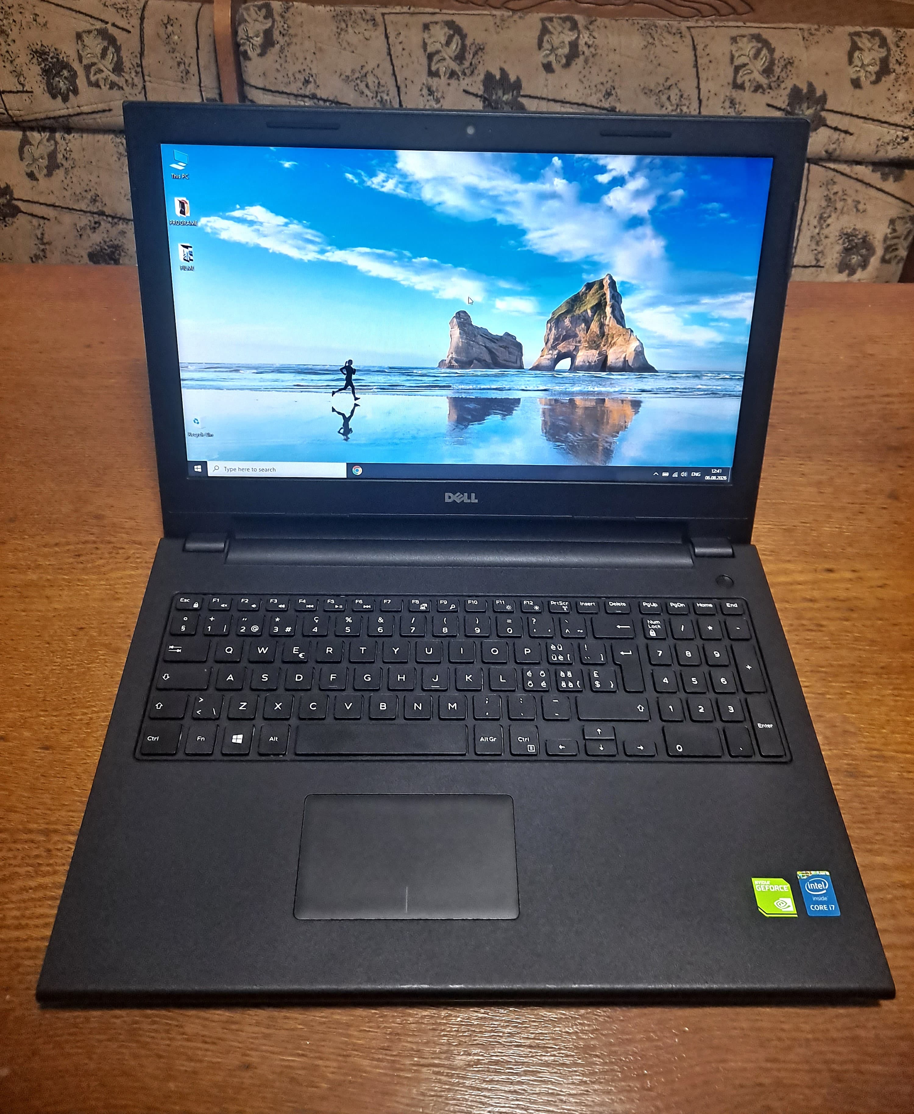De vanzare laptop Dell Inspiron 3542--i7-4510U--SSD 240GB--8GB RAM--NVIDIA GeForce 840M