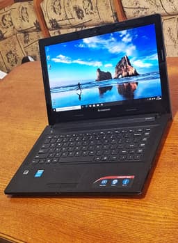 Vand laptop Lenovo--Intel i3-5005U--8GB RAM--SSD--Baterie 5 ore — miniatură 1