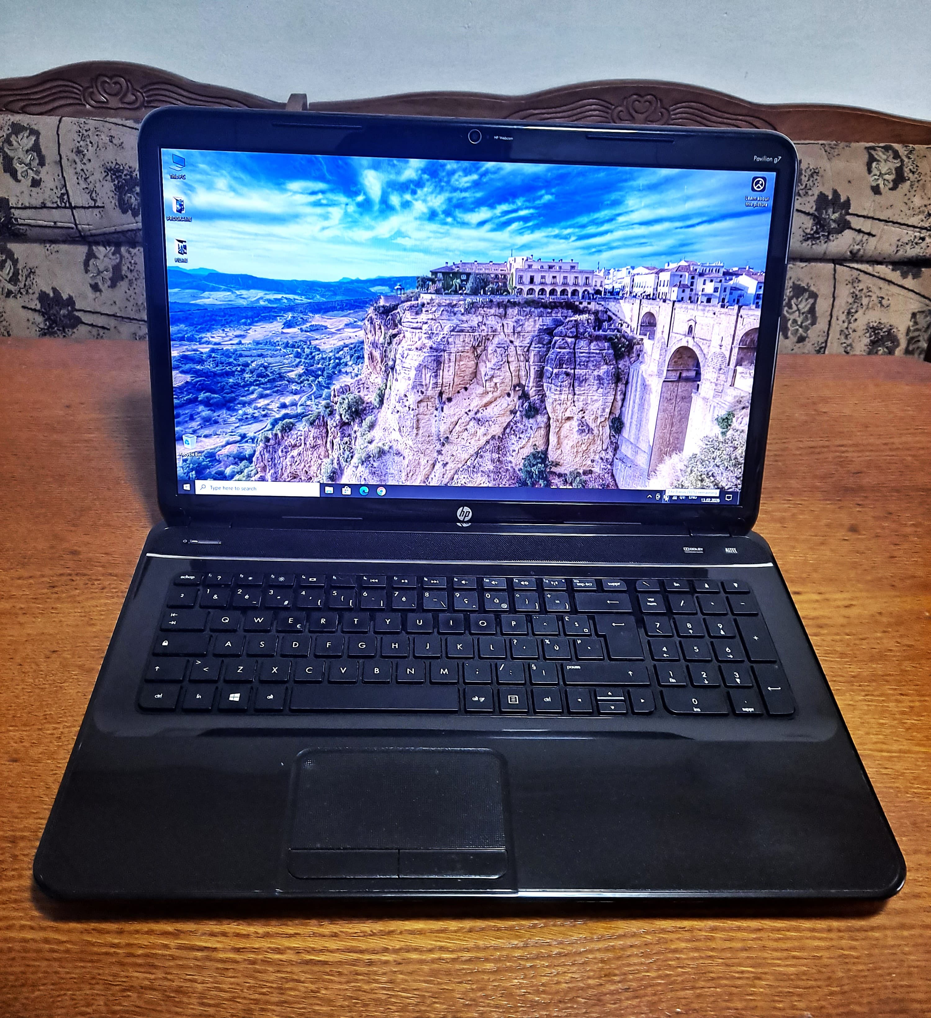 Vand laptop HP-G7--Intel i5-3230M--8GB RAM--SSD NOU--Video RadeonHD